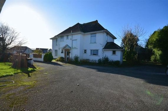 5&nbsp;Bedroom&nbsp;Detached